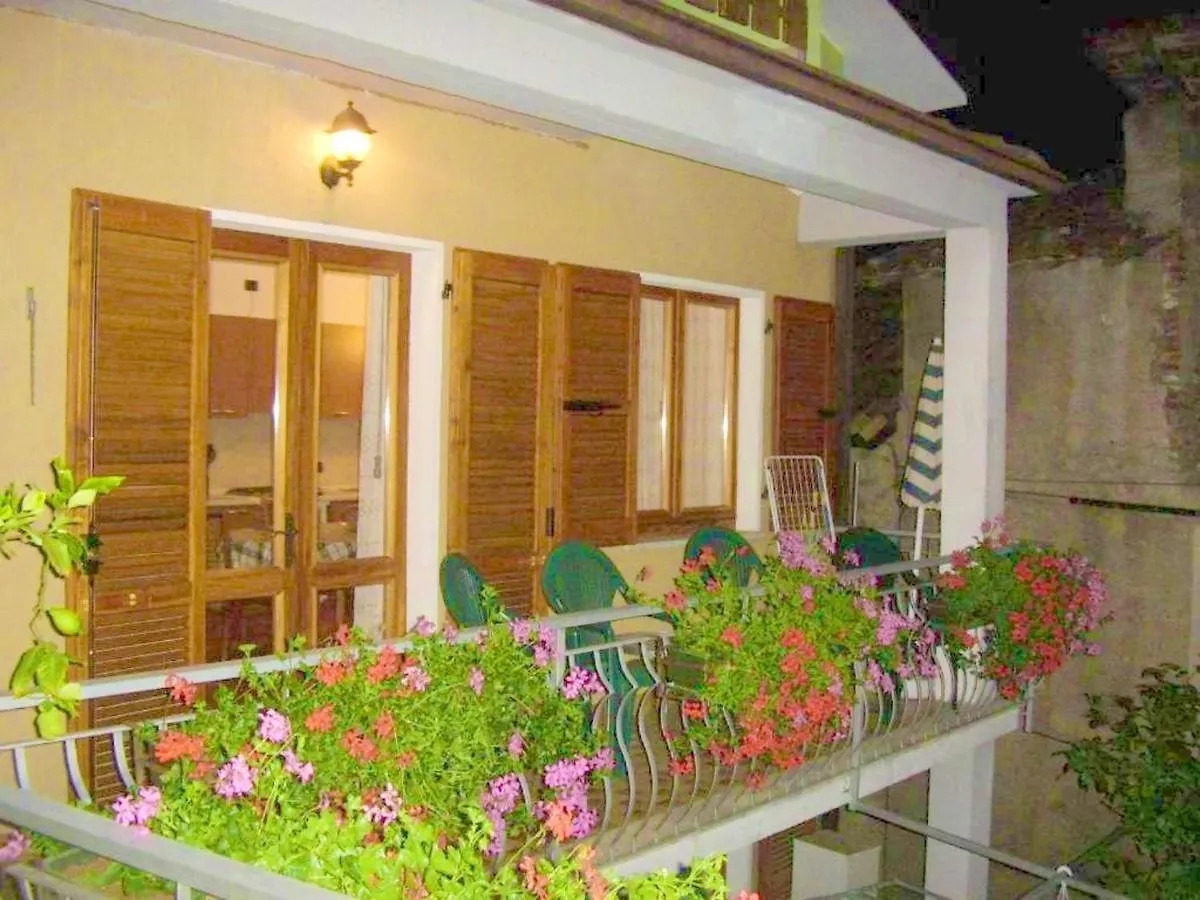 Comfortable Apartment In Prabione With Mountain View Campione del Garda Italia